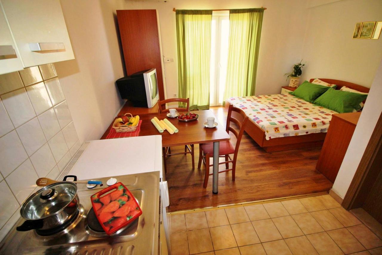 Apartments Marko Nemira Omis Exterior photo