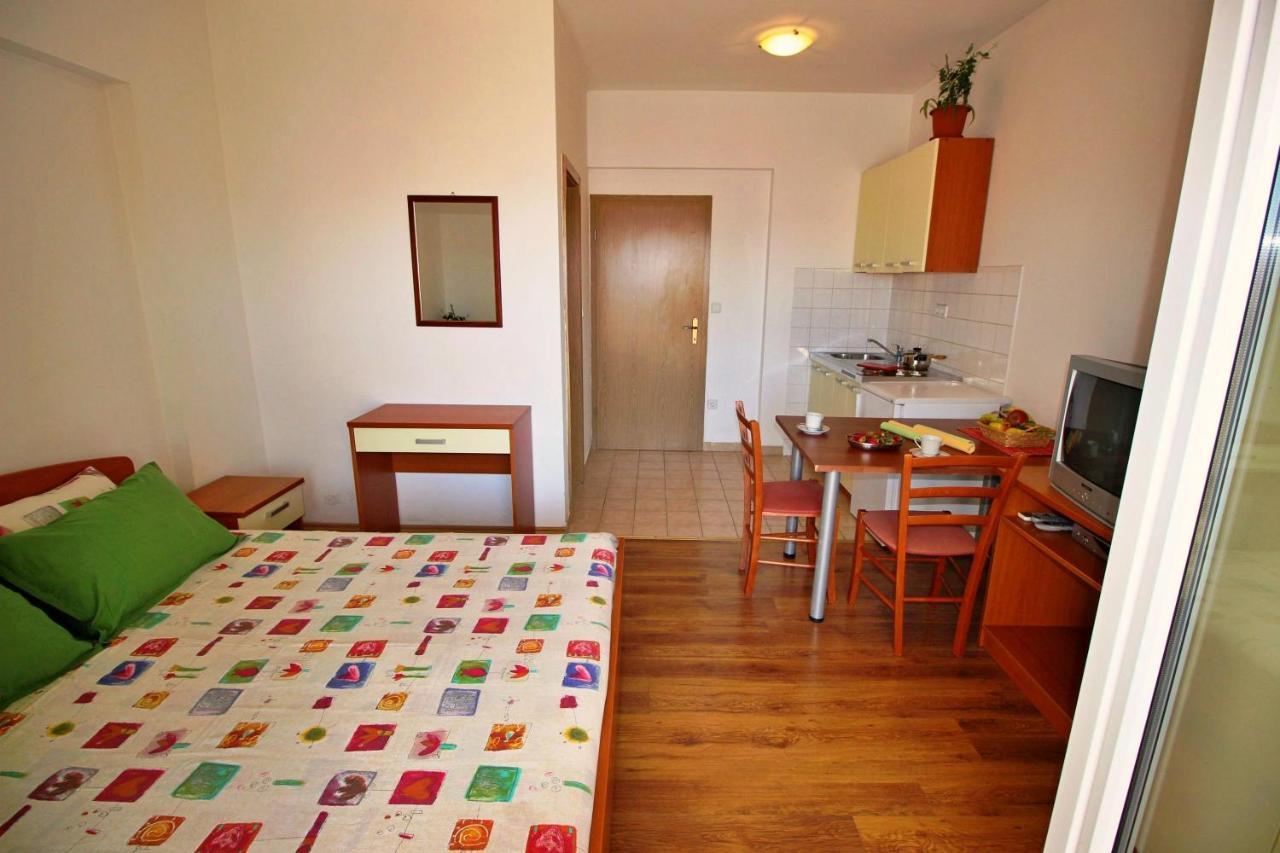 Apartments Marko Nemira Omis Exterior photo