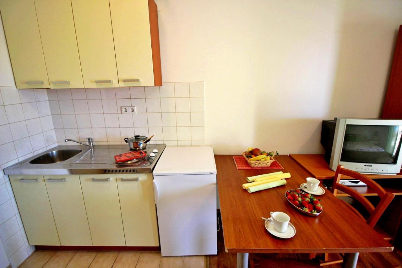 Apartments Marko Nemira Omis Exterior photo