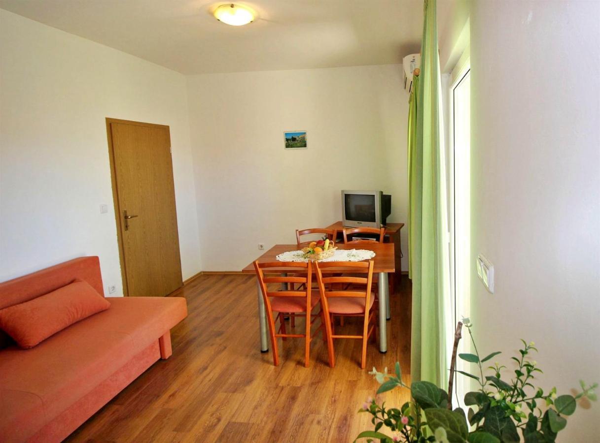 Apartments Marko Nemira Omis Exterior photo